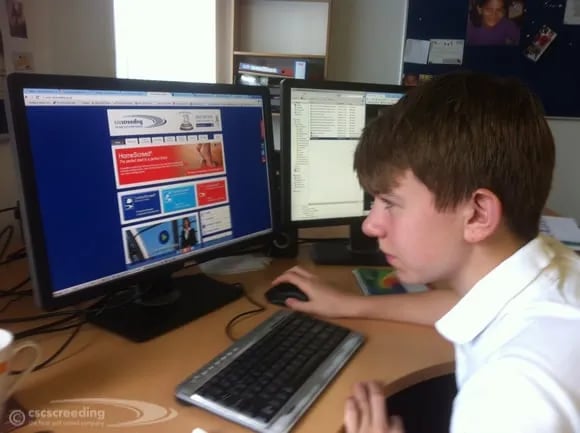 Oliver checks out CSC website